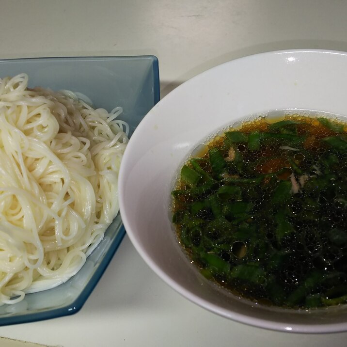 サバ缶とネギたっぷりそうめん